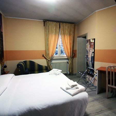Albergo Ristorante La Bussola Clusone Eksteriør billede