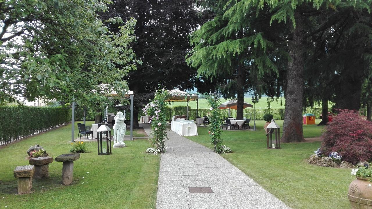 Albergo Ristorante La Bussola Clusone Eksteriør billede