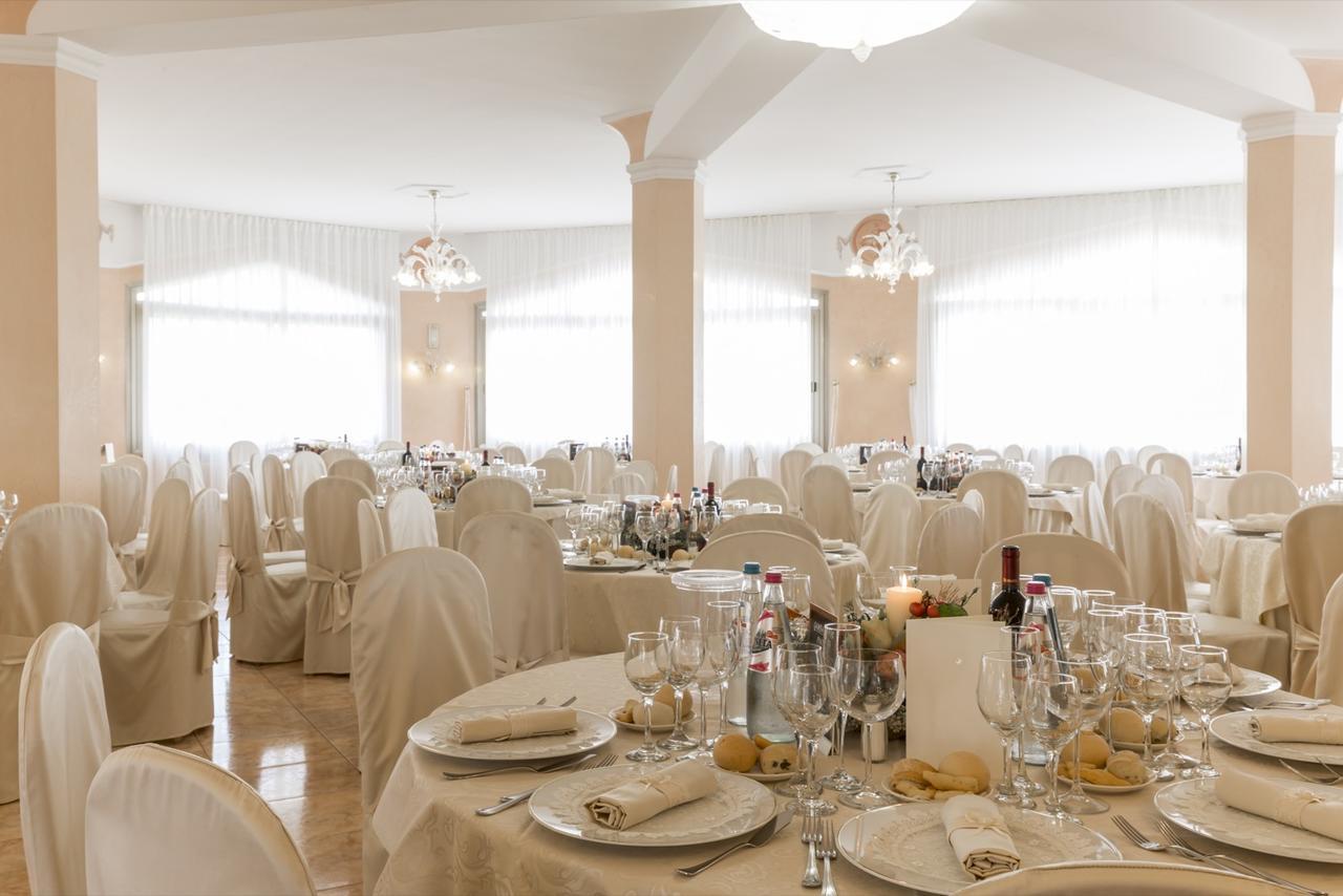 Albergo Ristorante La Bussola Clusone Eksteriør billede