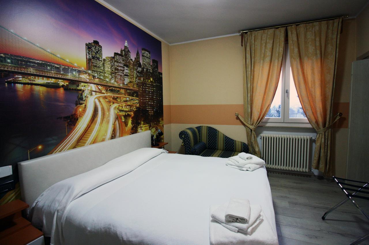 Albergo Ristorante La Bussola Clusone Eksteriør billede